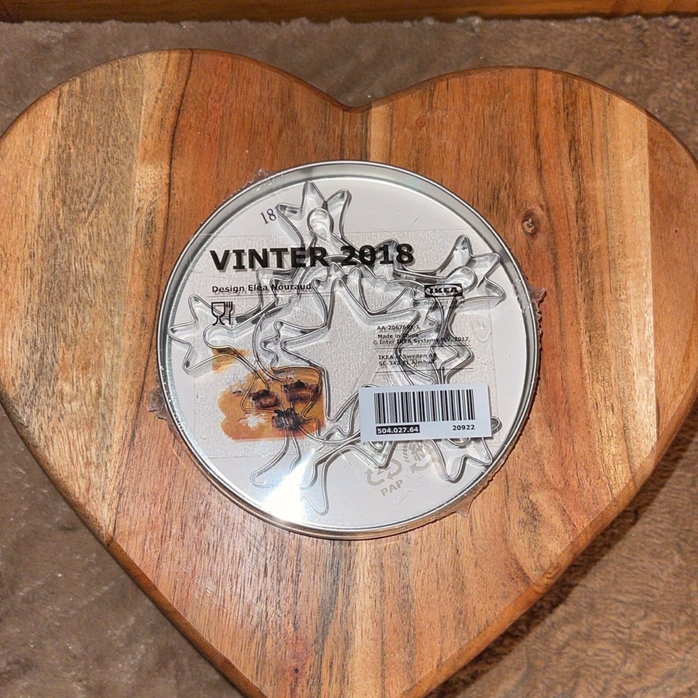 IKEA Vinter 2018 cookie cutter we set in storage ton. 5 metal cookie cutters